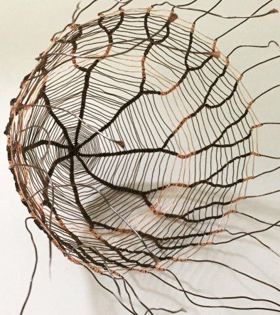 Woven Sculpture, Natural Sculpture, Takken Decor, Copper Wire Crafts, Contemporary Baskets, Art Fil, Copper Wire Art, Willow Weaving, Deco Nature