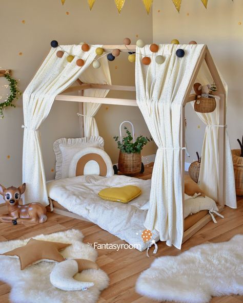 Montessori Infant Room, Toddler House Bed, Bed Canopies, House Beds For Kids, Toddler Girl Room, Baby Boy Room Decor, Toddler Room Decor, Toddler Bedroom, Dekorasi Kamar Tidur