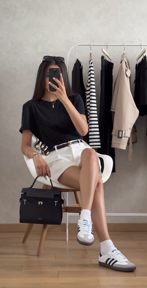 Outfit Zapatillas Blancas, Styling Athleisure, Palermo Outfit, Platform Outfit, Outfit Informal, Looks Adidas, Outfits New York, Samba Outfit, Look Casual Chic