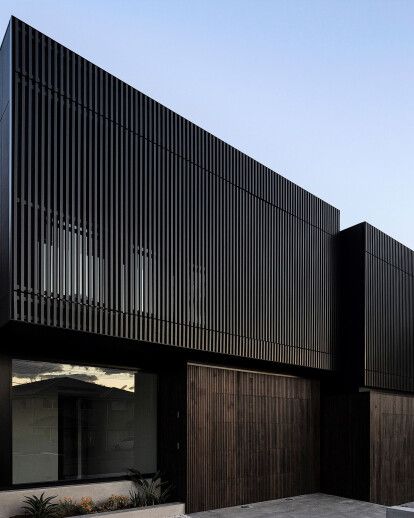 Black Contemporary House, Black Architecture, Floor Boxes, Facade Architecture Design, Facade Cladding, Modern Entrance, Modern House Facades, Building Facade, Contemporary House Design