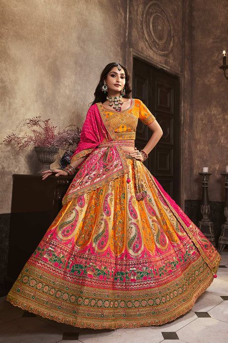 Chaniya Choli For Wedding, Choli For Wedding, Indian Wedding Lehenga, Indian Lehenga Choli, Lehenga Suit, Casual Dresses Plus Size, Desi Outfits, Lehenga Online, Hair Band Accessories