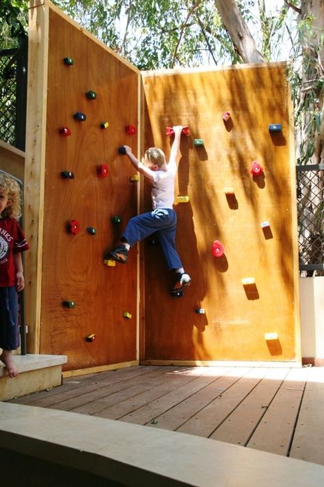 Kids Rock Climbing, Diy Climbing Wall, Kids Climbing, Diy Playground, Kids Outdoor Play, Rock Climbing Wall, Jungle Gym, Playground Design, Backyard Playground