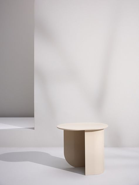 Plateau side table by FEST Amsterdam ... Minimal Side Table, Fest Amsterdam, Minimal Furniture, Coffee Table Furniture, Furniture Ads, Minimalist Tables, Interior Minimalista, Minimalist Furniture, Interior Design Diy