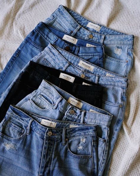 Jeans Picture, Baggy Jeans 90s, 90s Boyfriend Jeans, Thrift Ideas, 90s Boyfriend, Low Rise Baggy Jeans, Jeans Pacsun, Preloved Clothes, Fotos Ideas