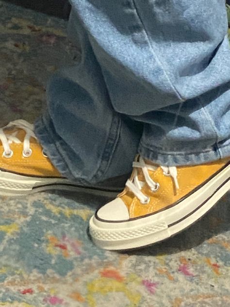 Dark Red Converse, Yellow Converse, Outfits With Converse, Yellow Aesthetic, Swag Shoes, Mellow Yellow, Outfits Aesthetic, Chucks Converse, Converse Shoes