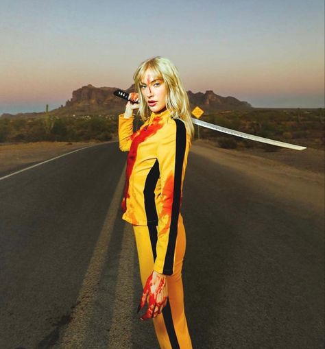 halloween costume blonde bangs long hair kill bill quentin la party look Blonde Bangs Halloween Costume, Cute Original Halloween Costumes, Halloween Outfits For Blondes, Blonde Hair Costume Ideas, Halloween Costume Ideas Blonde Hair, Halloween Costumes With Blonde Hair, Halloween Costume Blonde Hair, Blonde Hair Costumes Halloween, Halloween Costumes For Blonde Hair