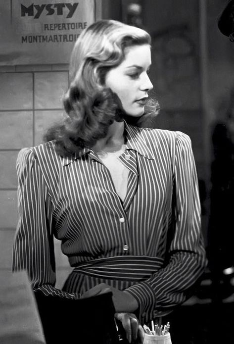 Lauren Bacall Bogie And Bacall, Bogart And Bacall, Lauren Bacall, Old Hollywood Stars, Humphrey Bogart, Vestidos Vintage, Hollywood Glam, Old Hollywood Glamour, 1940s Fashion