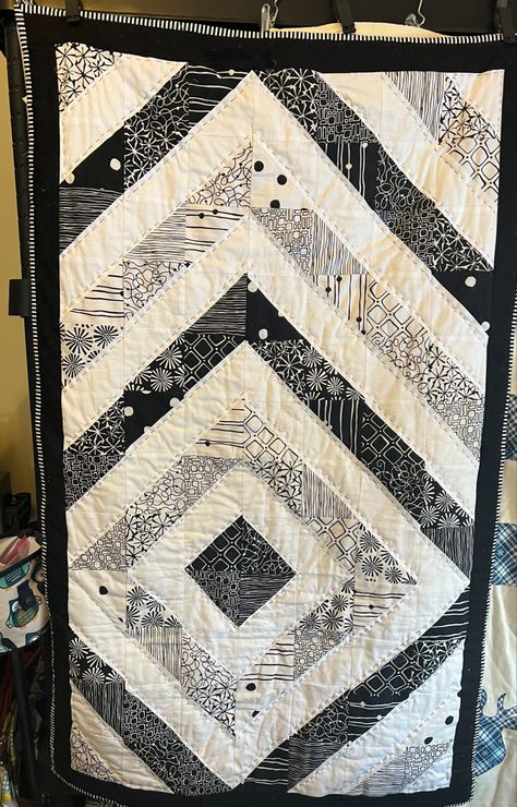 Black And White Baby, Quilt Baby, Baby Quilt, Hand Quilting, Throw Quilt, Quilt Making, Baby Shower Gift, Baby Quilts, Blankets & Throws