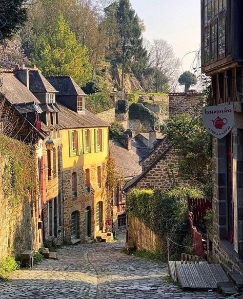 A quaint ally ￼in medieval Dinan, France 🇫🇷 - 📸 Photo © by @golden_heart 🙌🏆 Dinan France, French Town, Background Reference, France Photography, France Photos, Golden Heart, French Chateau, Small Towns, Old Houses