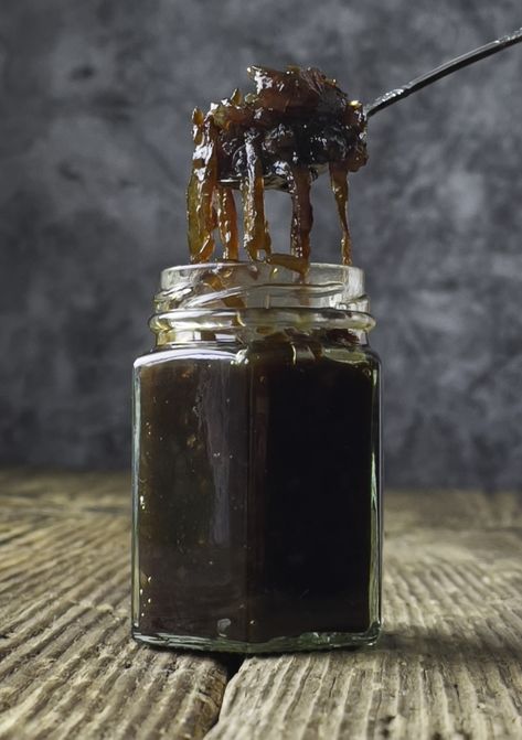 Delicious Caramelised Onion Chutney is sweet & sticky & so much better than shop bought ! The perfect accompaniment to a cheeseboard, Boxing Day table or barbecue. Fig Chutney Recipe, Caramalised Onions, Caramalized Onions, Caramelised Onion Chutney, Red Onion Chutney, Onion Chutney, Balsamic Onions, Caramelised Onion, Onion Jam