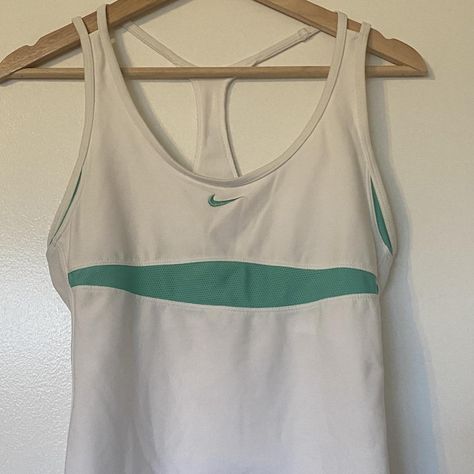 Sporty tank w/built in mesh bra  Size Medium... - Depop Nike Tennis Outfits, Sport Fits, White Tank Top Women, Nike Retro, Sports Tops, Black Family, Nike Fit, Nike Tank, Pub Crawl