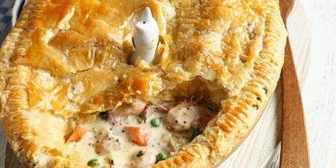 Chicken and Bacon Pie Turkey And Ham Pie, Bacon Pie Recipe, Bacon Pie, Chicken And Bacon, Roasted Ham, Easy Pasta Dishes, Chicken Pie, Salmon Dishes, Delicious Pies