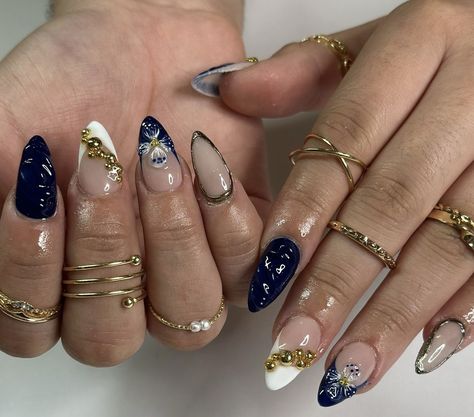 Navy blue,gold accent nail inspo💙⚜️ Navy Blue Nails With Accent Nail, Navy Accent Nails, Blue And Gold Chrome Nails, Navy Blue Nail Ideas Acrylic, Navy Design Nails, Dark Blue Gold Nails, Navy And Gold Nail Ideas, Royal Blue Gold Nails, Blue And Gold Nails Almond