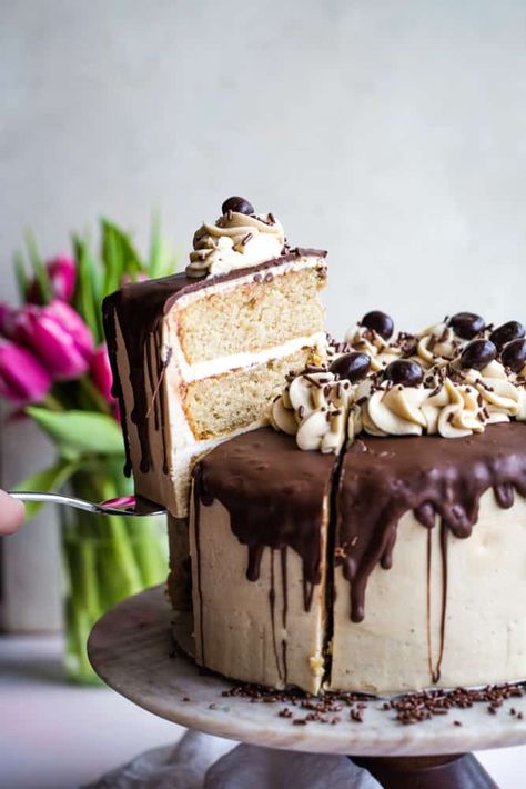 Coffee Celebration Cake, Mascarpone Frosting Cake, Gourmet Cake Recipes, Coffee Themed Cake, Mascarpone Icing Recipe, Mascarpone Icing, Chocolate Easter Cake, Cake With Mascarpone, Mascarpone Frosting