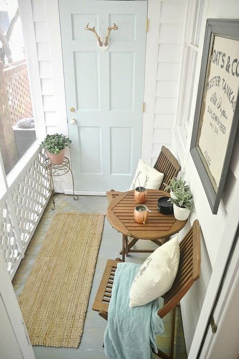 Sunroom makeover on a budget! Sunroom Makeover, Rustic Ideas, Trendy Apartment, First Apartment Decorating, Apartment Patio, Ideas Backyard, Small Apartment Decorating, Apartment Life, Small Outdoor Spaces