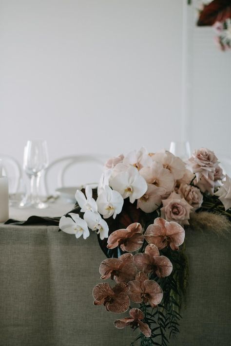 Trend Alert! Modern Orchid Wedding Ideas | One Fab Day Wedding Flower Trends, Unique Wedding Flowers, Orchid Wedding, Floral Trends, Wedding Floral Centerpieces, Flower Guide, Wedding Gifts For Groom, Flower Centerpieces Wedding, Marquee Wedding