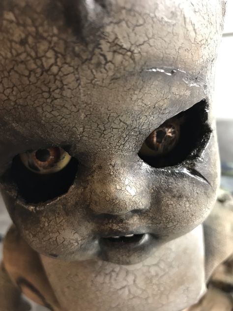 Porcelain Dolls Creepy, Haunted Doll Aesthetic, Scary Dolls Creepy, Creepy Doll Aesthetic, Creepy Puppet, Spooky Dolls, Paranormal Aesthetic, Creepy Doll Halloween, Zombie Kid