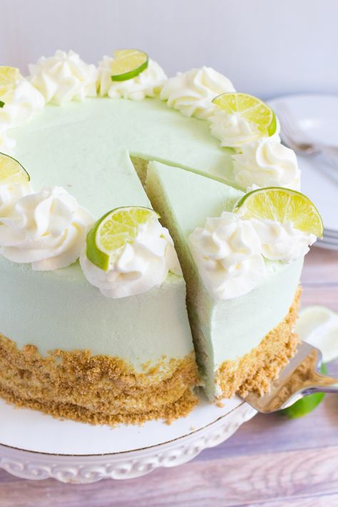 Key Lime Cake | http://www.asliceofsweet.com/key-lime-cake Key Lime Layer Cake, Lime Buttercream, Lime Cake Recipe, Key Lime Desserts, Cake With Buttercream Frosting, Key Lime Cake, Lime Desserts, Summer Flavors, Cake With Buttercream