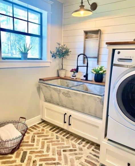 Laundry Room Design Ideas Farmhouse, Farmhouse Laundry Bathroom Combo, Country Farmhouse Decor Laundry Room, Mud Room With Shower Ideas, Garage Laundry Storage Ideas, Farmhouse Laundry Mudroom Combo, Mudroom Laundry Room Farmhouse, Large Laundry Room Ideas Farmhouse, Modern Country Laundry Room