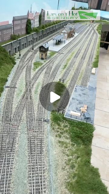 Lionel Trains Layout, Model Trains Ho Scale, N Scale Train Layout, Ho Train Layouts, Ho Scale Buildings, Ho Scale Train Layout, Ho Model Trains, Model Railway Track Plans, Train Video