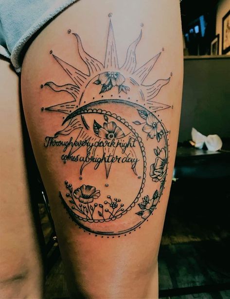 Tattoo Sonne, Tattoo Sun, Moon Tattoo Designs, Inspiration Tattoos, Tattoos Geometric, Tattoos For Black Skin, Sun Tattoos, Initial Tattoo, Leg Tattoos Women