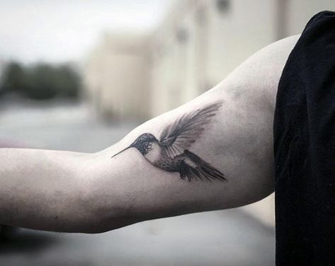 80 Hummingbird Tattoo Designs For Men - Winged Ink Ideas Hummingbird Tattoo Meaning, Hummingbird Tattoo Ideas, Small Hummingbird Tattoo, Tricep Tattoos, Hummingbird Tattoos, Tattoo Ideas For Guys, Small Wave Tattoo, Red Tattoo Ideas, Tattoos Back