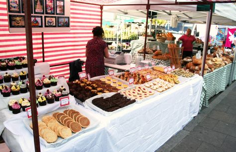 Bake Sale Displays, Bake Sale Desserts, Candy Business, Farmers Market Booth, Cake Displays, Cake Stall, Cookie Display, Stand Feria, Entertaining Dinner