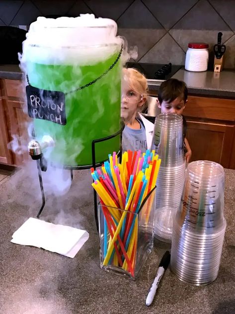 Mad Scientist Birthday Party Ideas, Science Themed Birthday Party Food Ideas, Science Themed Snacks, Chemistry Degree Aesthetic, Kids Science Birthday Party, Mad Scientist Party Food, Scientist Party Decorations, Science Party Cake, Chemistry Birthday