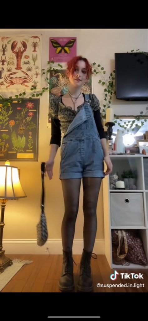 Shorts Over Tights, Shorts Grunge, Grunge Fits, Overalls Shorts, Style Overalls, Tights Outfit, Virtual Closet, Shorts With Tights, Cute Fits