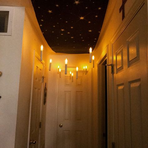 My version of the enchanted ceiling. Hogwarts Ceiling, Pottery Barn Room, Harry Potter Ceiling, Enchanted Ceiling, Bedroom Pottery Barn, Harry Potter Tea Party, Harry Potter Bedding, Harry Potter Floating Candles, Room Pinterest