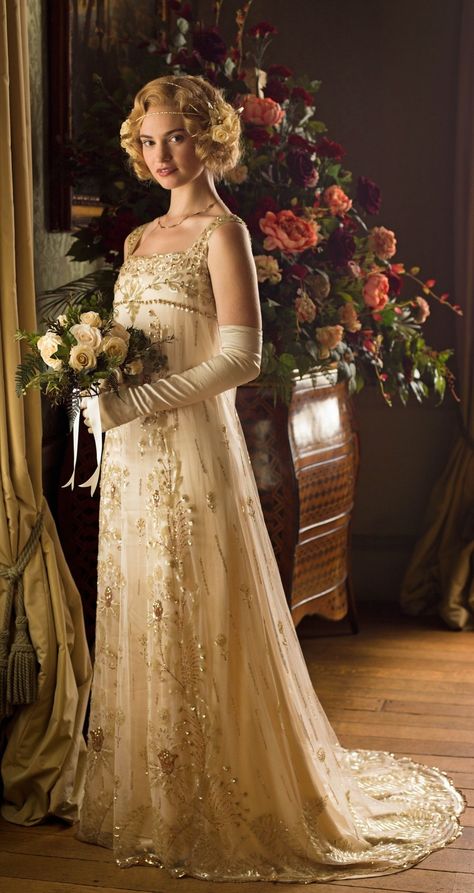 Lady Rose's Wedding | Downton Abbey (Series 5) | Lady Rose's stunning fairytale wedding dress was, in reality, found in a thrift shop! Downton Abbey Wedding, Downton Abbey Costumes, Matthew Crawley, Downton Abbey Series, Rose Wedding Dress, Tv Weddings, Downton Abbey Fashion, 1920s Wedding, Wedding Movies