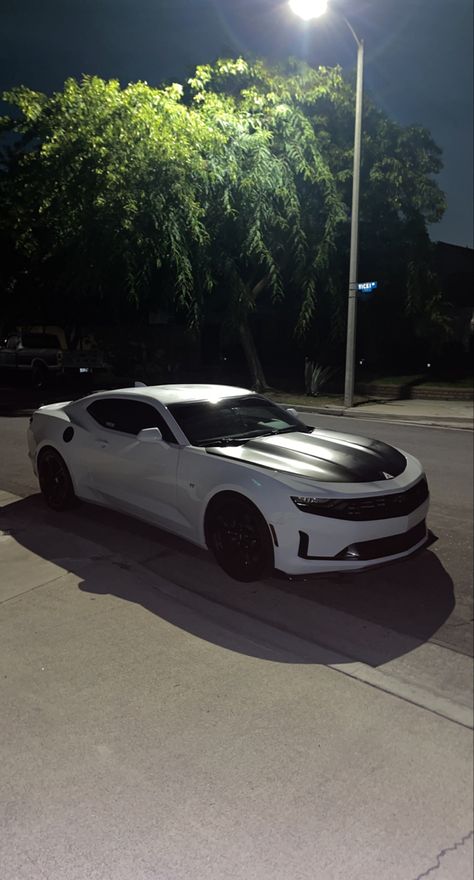 All Black Camaro, Camaro Car Aesthetic, Camaro Wallpaper, White Camaro, Camaro At Night, 2019 Camaro, Black Camaro, Camaro 2ss, 2014 Camaro