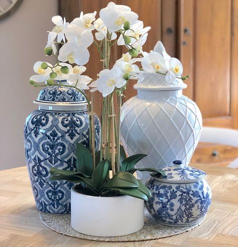 “Hampton’s styling essentials - Orchids and blue & white ceramics. Is there any better combination 💙 #hamptonsdecor  #blueandwhitelove” Ginger Jars Decor, Styling Essentials, Humble Home, Hamptons Decor, Florida Decor, Hampton Style, Console Table Decorating, Blue White Decor, Blue And White Vase