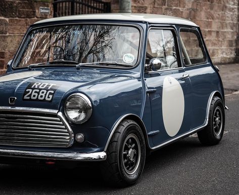 Mini Cars For Sale, Mini Cafe, Austin Seven, Mini Cooper Classic, Mini Ideas, British Motors, Mini Coopers, Austin Mini, Mini Classic