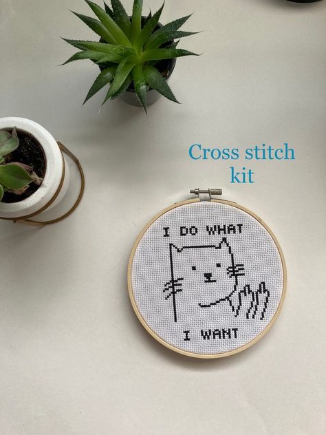 Cat Middle Finger, Middle Finger Funny, Cross Stitch Cute, Stitch Cute, Funny Cross Stitch, Funny Embroidery, Embroidery Hoop Wall Art, Funny Cross Stitch Patterns, Subversive Cross Stitch