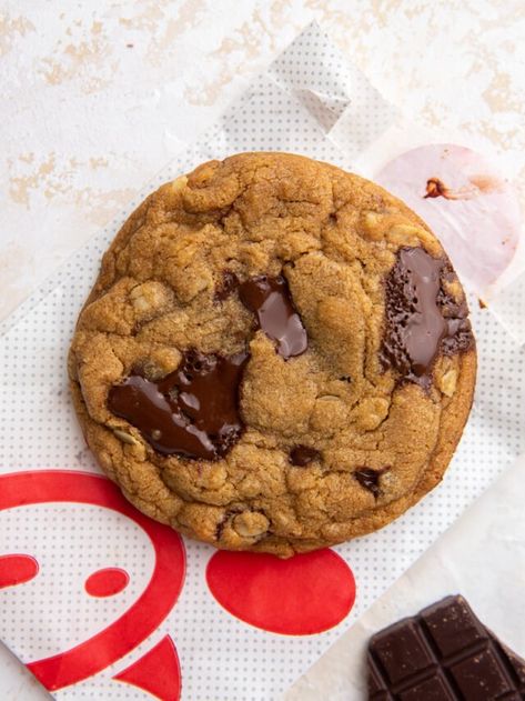 Chick Fil A Cookies Copycat Recipe - Lifestyle of a Foodie Chick Fil A Cookie Recipe, Chick Fil A Cookies, Chocolate Chip Cookies Copycat, Chip Cookies Copycat, Copycat Desserts, Lifestyle Of A Foodie, Copycat Chick Fil A, Frosted Lemonade, Brown Butter Chocolate Chip Cookies