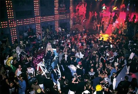 The Palladium, 1995. Photo courtesy of Steve Eichner. Rave Wedding, New York Club, Nyc Nightlife, The Velvet Rope, Club Scene, Tommy Lee, Club Kids, Joan Rivers, The 1990s