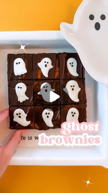 Jordyn Wilson • DIYs ✨ Seasonal Inspo ✨ Motherhood on Instagram: "👻 Ghost Brownies 👻 Confession, these brownies are store-bought so I could focus on the ghosts BUT if you’ve never had Publix brownies from their bakery, you’re not really living. 😂 

A few notes and tips:
👻 I used Godiva white chocolate for the ghosts
👻 Use a toothpick to smooth out the shape of each ghost. 
👻 Use wax paper so you can peel them off easy 
👻 I put the ghosts in the fridge for about 5 minutes to harden before adding the black icing 

In total, this whole thing took about 10 minutes. So easy and fun!! 

#halloweendesserts #halloweenbaking #halloweenideas #momsofinstagram" Ghost Brownies, Easy Ghost Brownies, Ghost Chocolate, Ghost Strawberries White Chocolate, White Chocolate Ghost Brownies, Halloween Frosted Brownies, Halloween Brownies, Halloween Baking, Toothpick