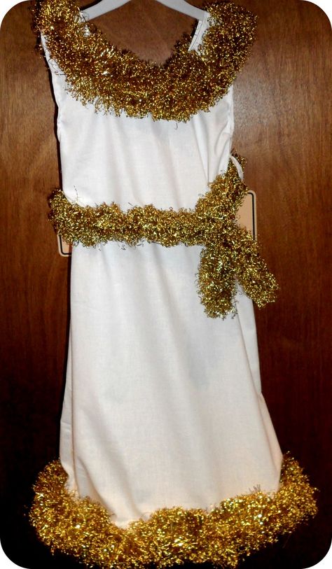 Pillowcase Angel Costume Easy Costumes To Make, Angel Costume Diy, Angel Dress Up, Christmas Skits, Pagent Dresses, Christmas Party Costume, Nativity Costumes, Easy Costume, Craft Fashion