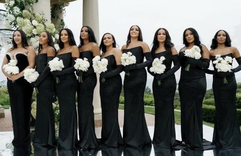 Black People Weddings, Brides Maids Dresses, Black And White Wedding Theme, Black Brides, White Wedding Theme, Wedding Party Outfits, Classy Wedding Dress, Black Bridesmaids, Wedding Ideas Dresses