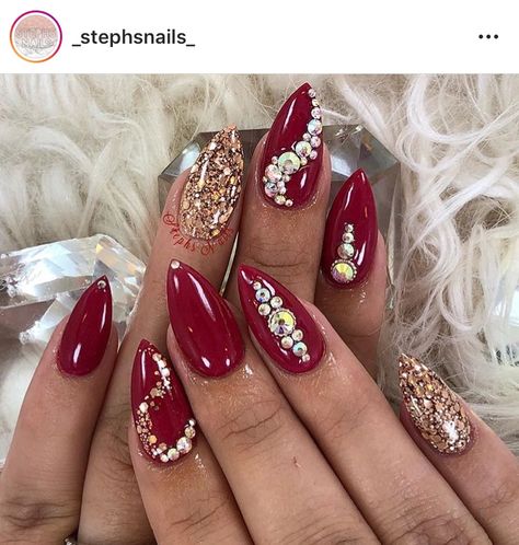 Art Tips And Tricks, Creative Nail Ideas, Red Wedding Nails, Water Nail Art, Red And Gold Nails, Red Nail Art Designs, Bridal Nails Designs, Wedding Nail Art Design, 3d Nail Art Designs