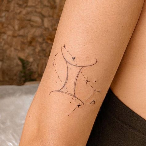 Elegant Gemini Tattoos, Gemini Design Tattoo, Tattoo Ideas Astrology Gemini, Pretty Gemini Tattoo, Gemini Tattoo Line Art, Gemini Related Tattoos, Genimi Tattoo Ideas, Gemini Line Tattoo, Astrology Tattoo Gemini