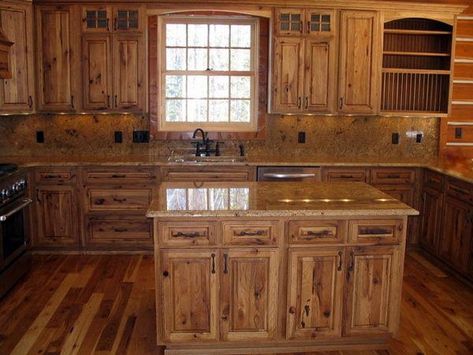 Rustic Kitchen Cabinets - rustic, country style, farmhouse, or unfinished kitchen style is one of the most favorite kitchen style designs. To make rustic kitchen style, homeowners usually use oak, pine, maple, or hickory wood. Check out these amazing images of rustic kitchen designs!  #rustic #kitchen #cabinets #wood #KitchenFurniture Rustic Hickory Kitchen Cabinets, Cabin Kitchen Cabinets, Rustic Hickory Kitchen, Dapur Rustic, Hickory Kitchen Cabinets, Hickory Kitchen, Model Dapur, Hickory Cabinets, Kitchen Design Styles