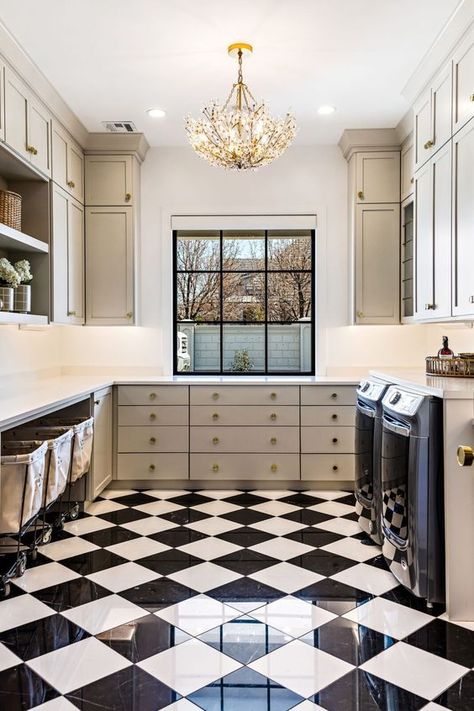 Proper laundry room design can be a challenging task, especially when space is tight. With these laundry room tile ideas, you can make this area of your home bigger and more spacious. Laundry Room Tile Ideas, Black And White Tile, Laundry Room Tile, White Laundry Rooms, Foyer Hallway, Barbie Dreamhouse, Dream Laundry Room, Laundry Room Flooring, White Tile Floor