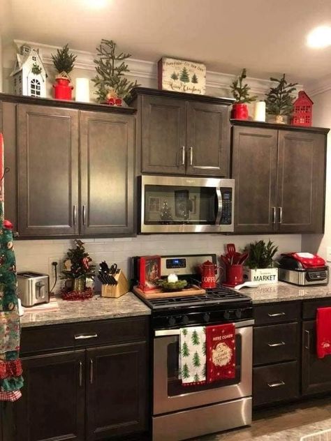 Easy Diy Christmas Decor, Diy Christmas Decor Ideas, Christmas Decorations Apartment, Diy Christmas Decor, Christmas Apartment, Cozy Christmas Decor, Christmas Decor Inspiration, Christmas Kitchen Decor, Christmas Decorations Living Room