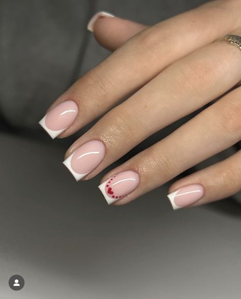 Short Acrylic Nails Heart, Holiday Nail Inspo, Nail Holiday, Pink French Tip, Holiday Acrylic Nails, Nostalgia 2000s, Overlay Nails, Nails Heart, Y2k Nostalgia