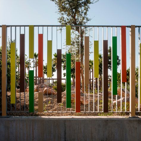 Park In Mediterraneo Avenue - Picture gallery 25 School Gates Design, School Fence Design, Dog Park Fence, Playground Fence, School Fence, Outdoor Gallery, Architecture Site Plan, Park Entrance, Front Wall Design