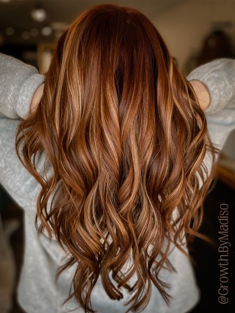 Blonde pieces copper hair color red smudge root copper root foilayage balayage dimensional Amber Hair Balayage, Copper With Root Shadow, Shadow Root Red Hair, Balayage Dimensional, Beautiful Red Hair Color, Smudge Root, Strawberry Red Hair, Hair Color Red, Hair Color Inspiration