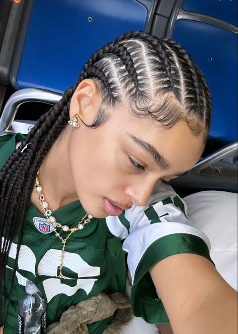 cornrows, cool girl aesthetic, streetwear, oversized jersey French Braid Cornrows, Braided Cornrow Hairstyles, Quick Braided Hairstyles, Protective Hairstyles Braids, Pretty Braided Hairstyles, Hairdos For Curly Hair, Natural Hair Braids, Cornrows Braids, Cornrow Hairstyles