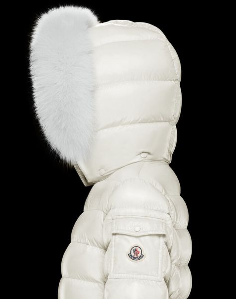 Moncler Jacket Women, Street Style Logo, Moncler Women, Moncler Jacket, Girly Bags, Cute Nike Shoes, Cute Nikes, Jacket For Women, Down Jackets